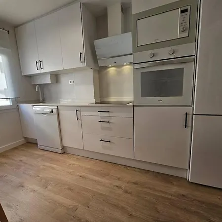 R2R - Moderno Y Amplio Apartamento - 1A102 ヒホン